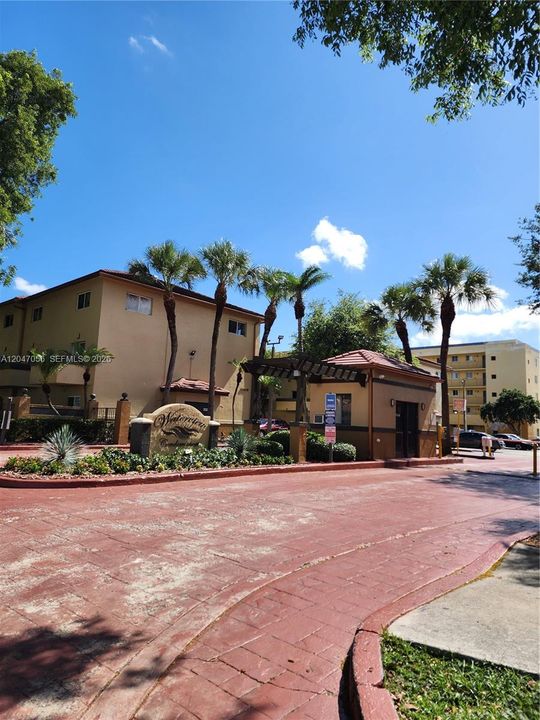 For Rent: $2,200 (2 beds, 2 baths, 944 Square Feet)