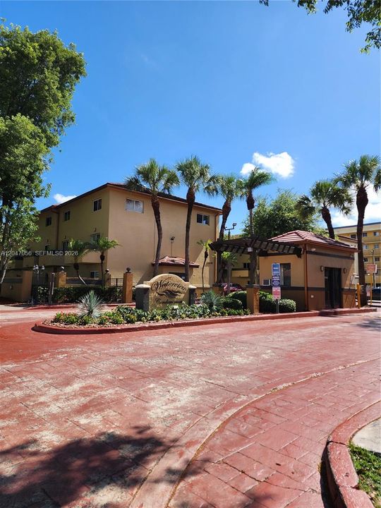 For Rent: $2,200 (2 beds, 2 baths, 944 Square Feet)