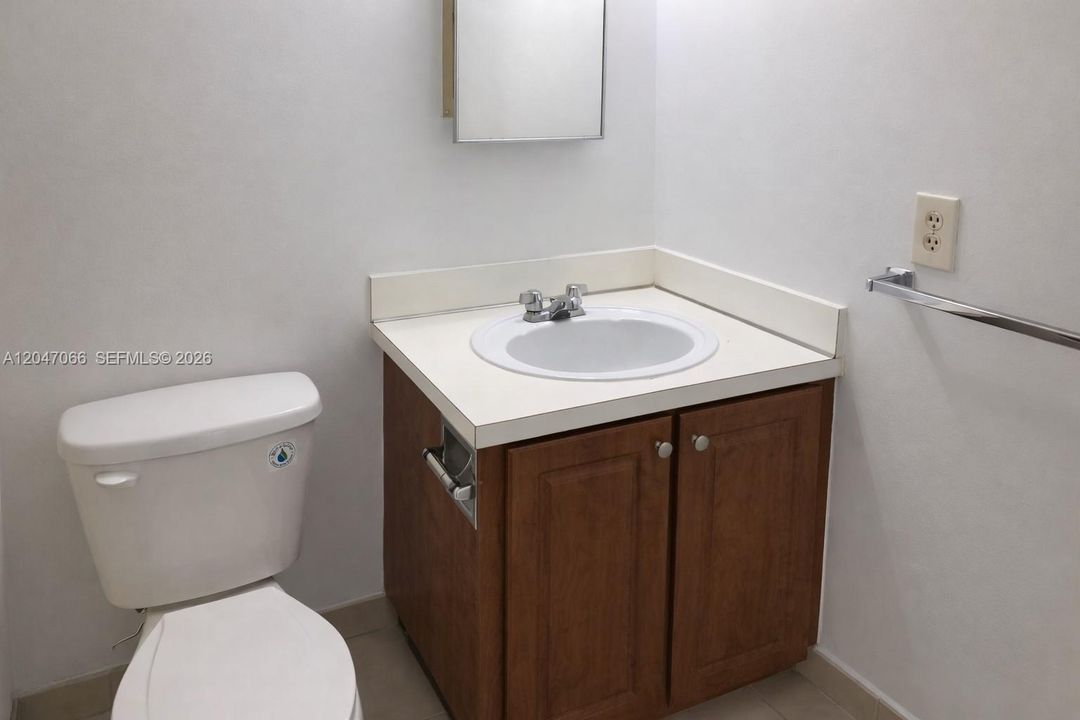 В аренду: $2,000 (2 спален, 2 ванн, 875 Квадратных фут)