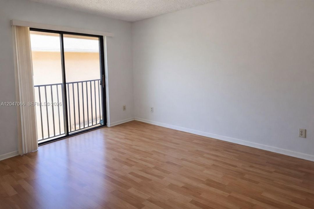 В аренду: $2,000 (2 спален, 2 ванн, 875 Квадратных фут)