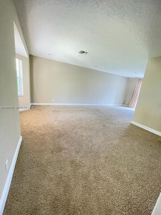 For Rent: $5,950 (5 beds, 4 baths, 3304 Square Feet)