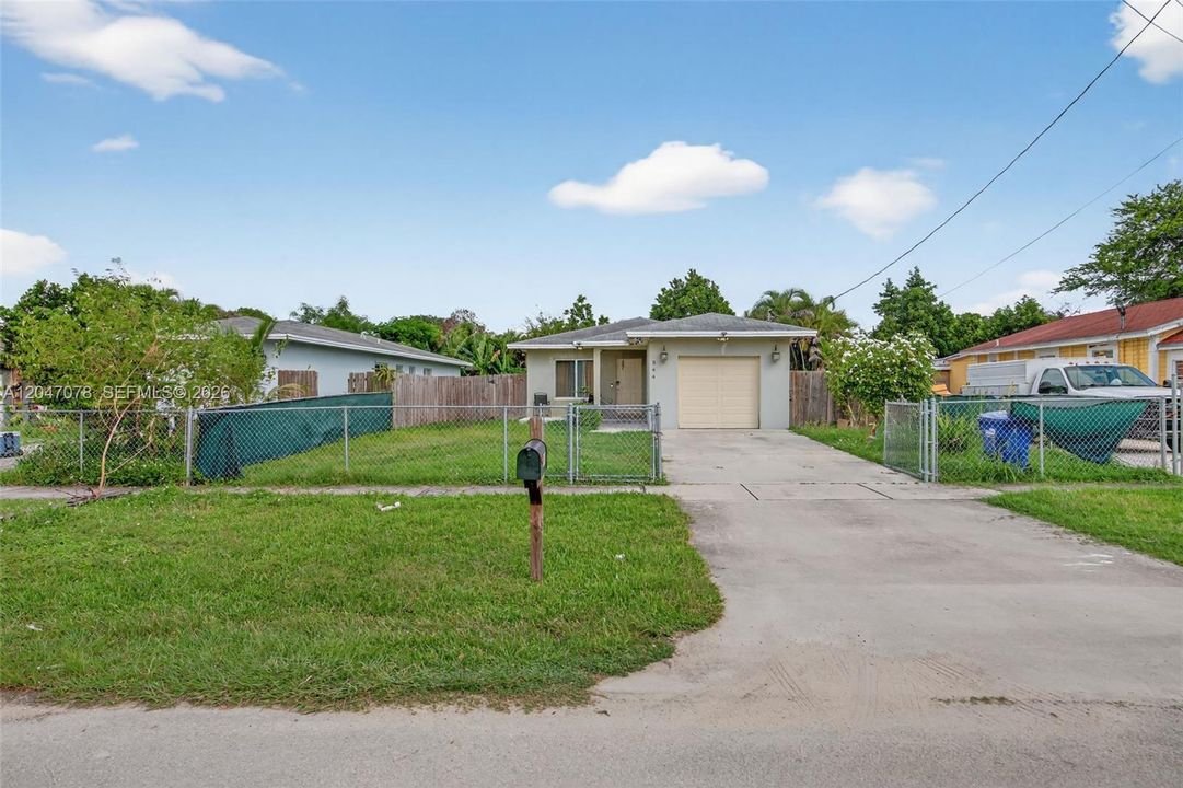 For Sale: $539,999 (4 beds, 3 baths, 1572 Square Feet)