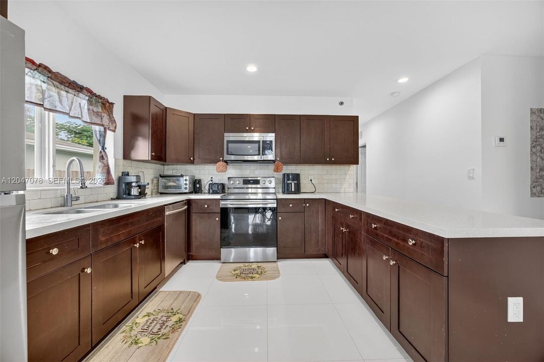 For Sale: $539,999 (4 beds, 3 baths, 1572 Square Feet)