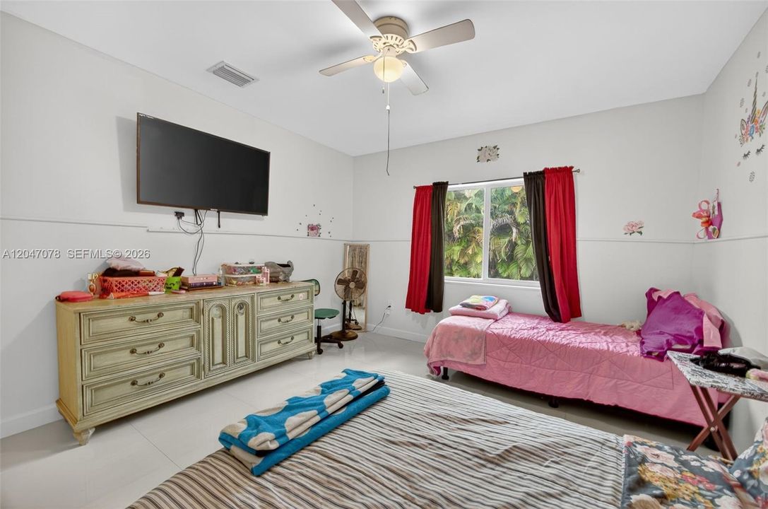 For Sale: $539,999 (4 beds, 3 baths, 1572 Square Feet)