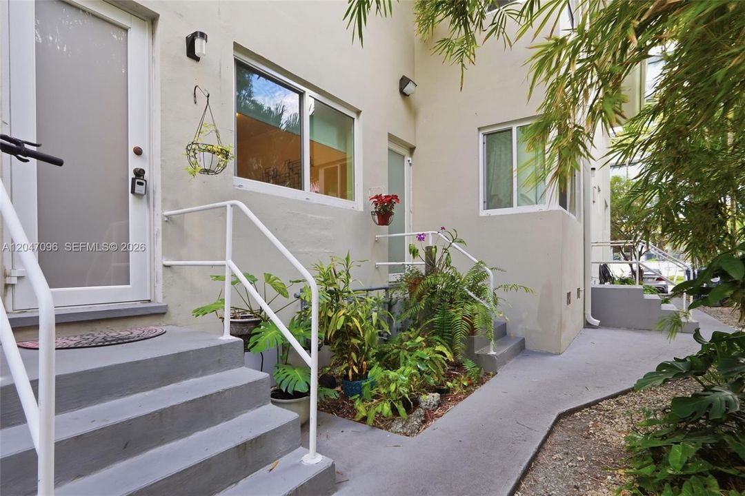 For Rent: $2,850 (2 beds, 2 baths, 1020 Square Feet)