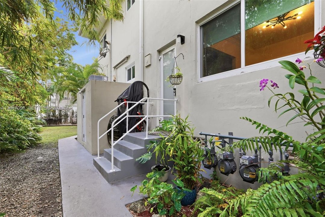 For Rent: $2,850 (2 beds, 2 baths, 1020 Square Feet)