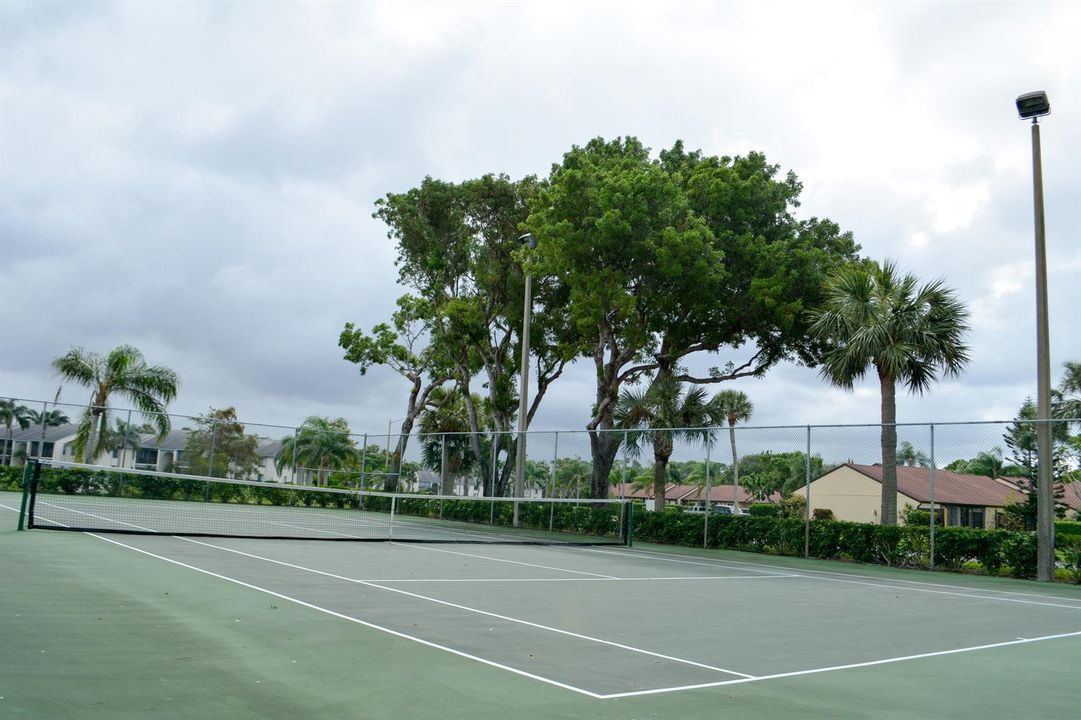 1002_GREEN_PINE_BLVD_F2-0403