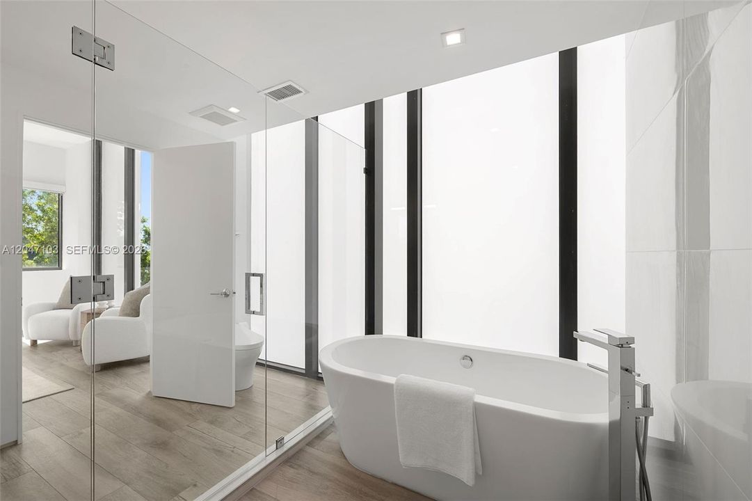 For Rent: $16,000 (3 beds, 3 baths, 2229 Square Feet)