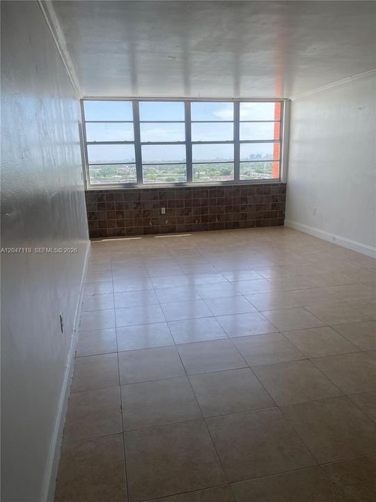 For Rent: $1,700 (1 beds, 2 baths, 861 Square Feet)