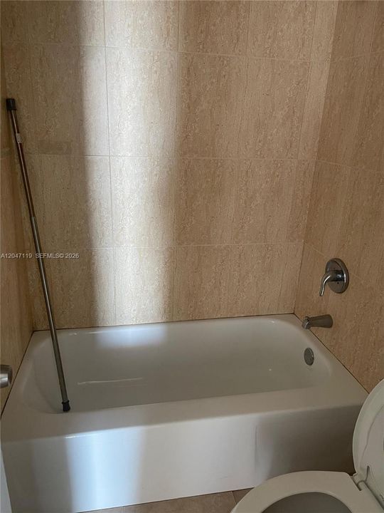 For Rent: $1,700 (1 beds, 2 baths, 861 Square Feet)
