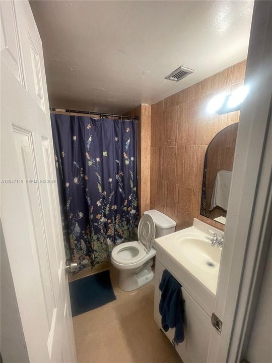 For Rent: $1,700 (1 beds, 2 baths, 861 Square Feet)