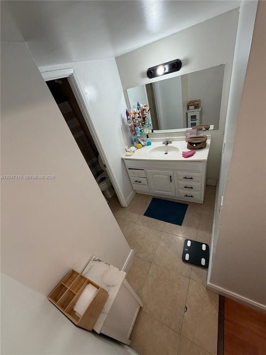 For Rent: $1,700 (1 beds, 2 baths, 861 Square Feet)