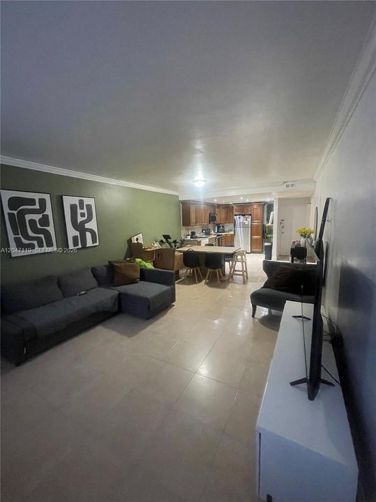 For Rent: $1,700 (1 beds, 2 baths, 861 Square Feet)