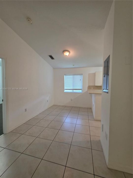 For Rent: $2,000 (3 beds, 2 baths, 1176 Square Feet)