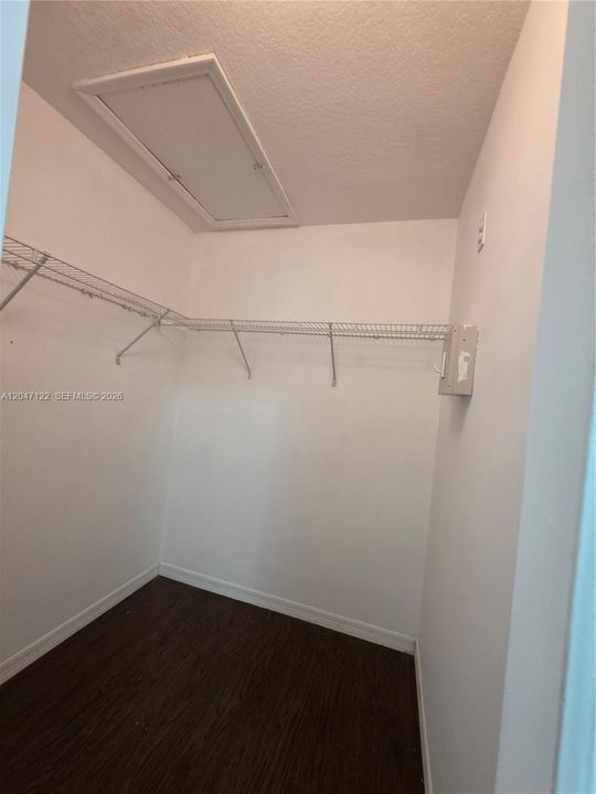 For Rent: $2,000 (3 beds, 2 baths, 1176 Square Feet)