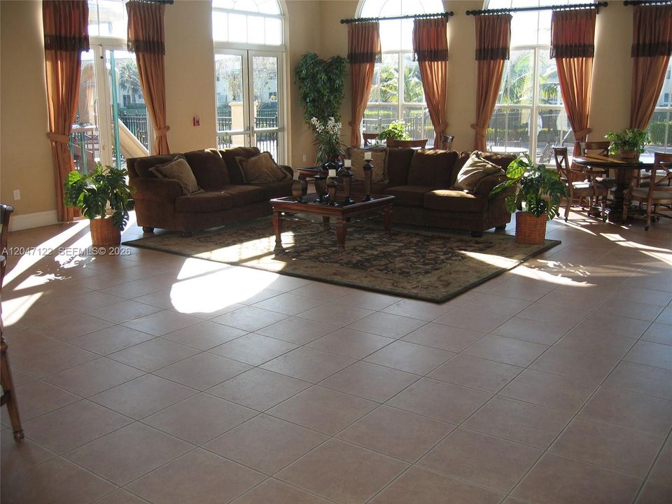 For Rent: $2,000 (3 beds, 2 baths, 1176 Square Feet)