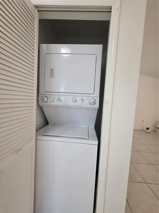 For Rent: $2,000 (3 beds, 2 baths, 1176 Square Feet)
