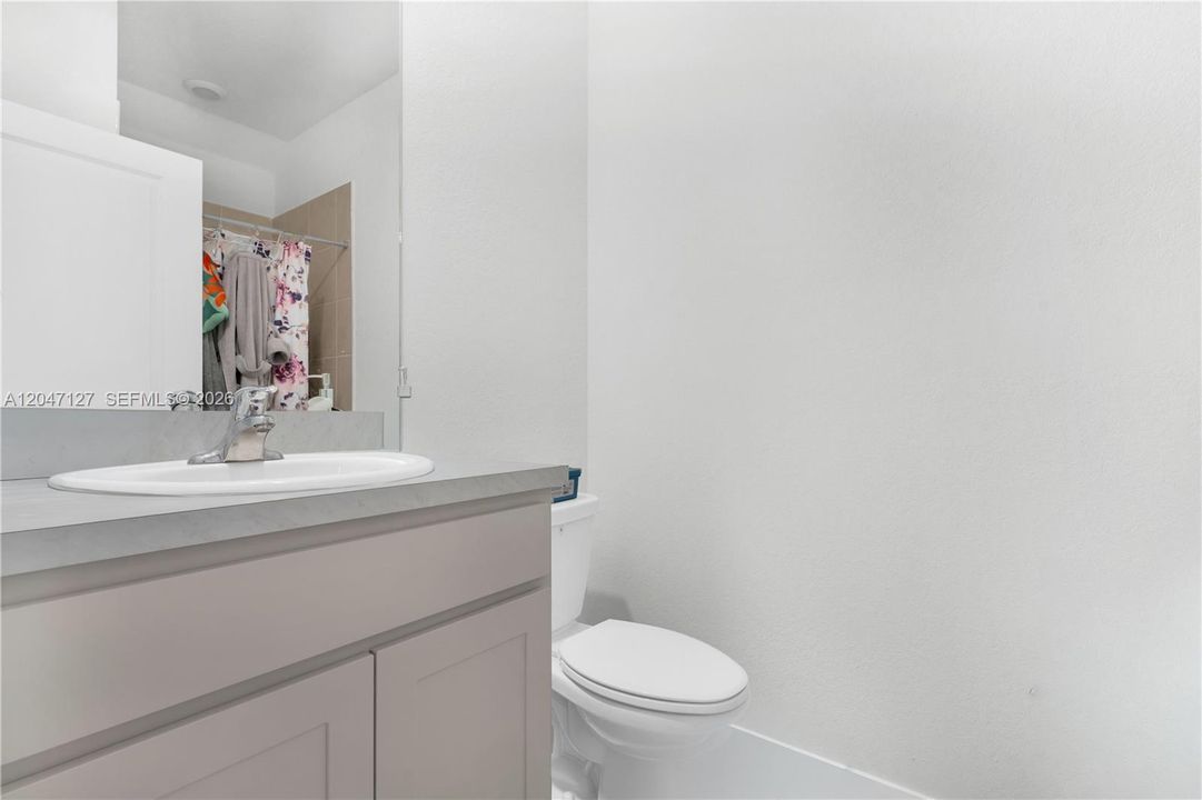 For Rent: $3,000 (3 beds, 3 baths, 1376 Square Feet)