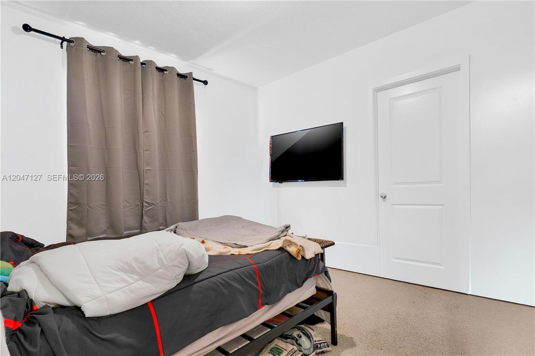 For Rent: $3,000 (3 beds, 3 baths, 1376 Square Feet)