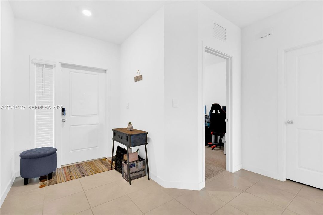 For Rent: $3,000 (3 beds, 3 baths, 1376 Square Feet)
