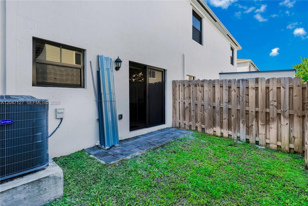 For Rent: $3,000 (3 beds, 3 baths, 1376 Square Feet)