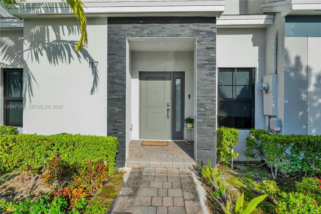 For Rent: $3,000 (3 beds, 3 baths, 1376 Square Feet)