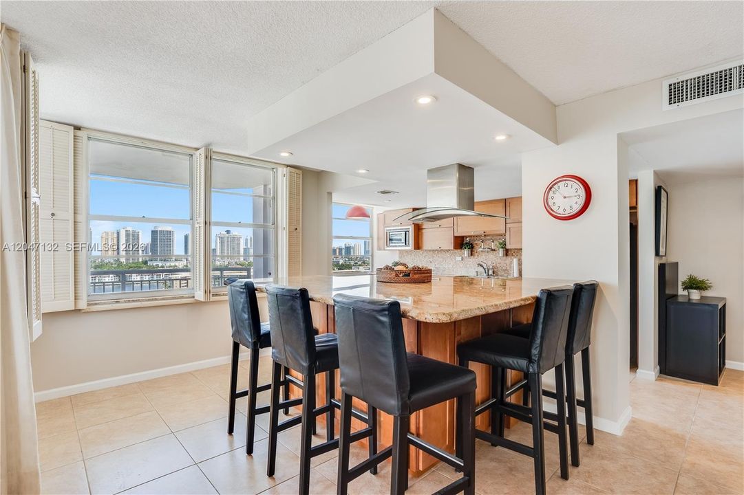 Eat-in kitchen