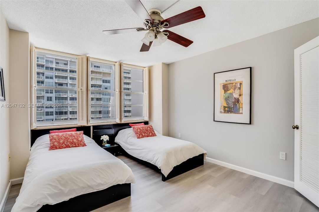 For Sale: $305,000 (2 beds, 2 baths, 1605 Square Feet)