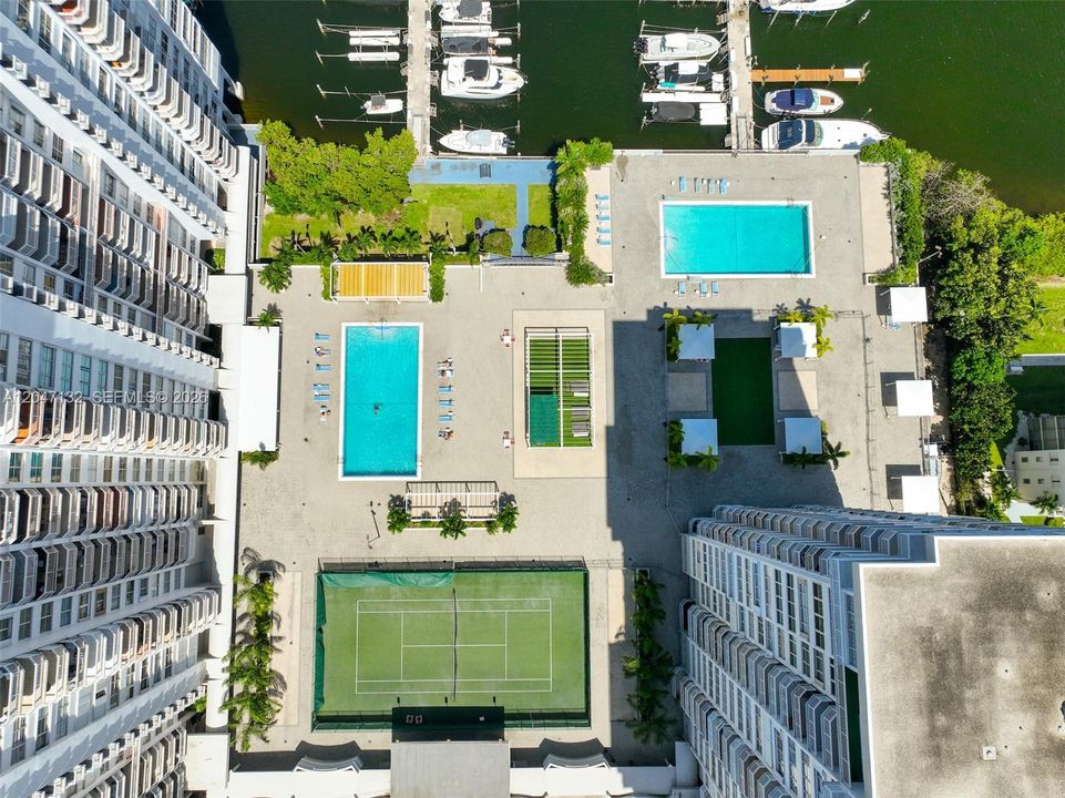 For Sale: $305,000 (2 beds, 2 baths, 1605 Square Feet)