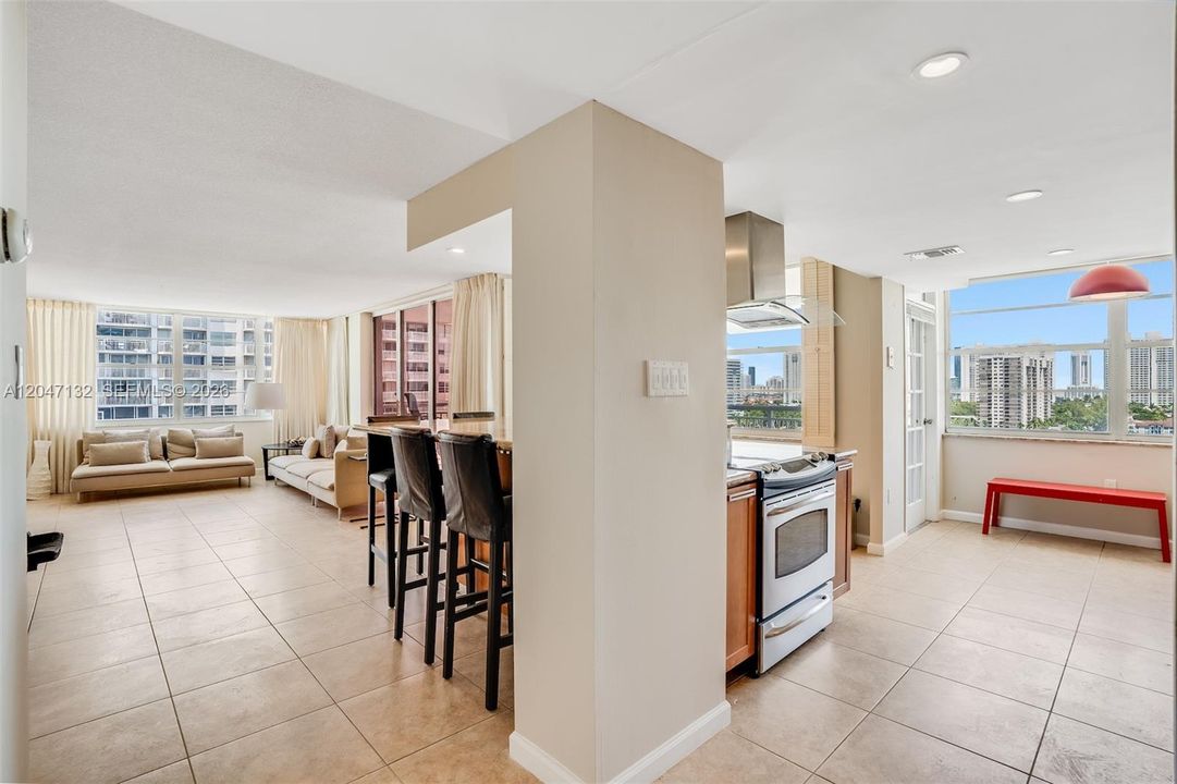 For Sale: $305,000 (2 beds, 2 baths, 1605 Square Feet)
