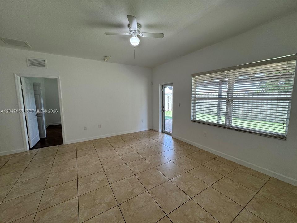В аренду: $2,899 (3 спален, 2 ванн, 1430 Квадратных фут)