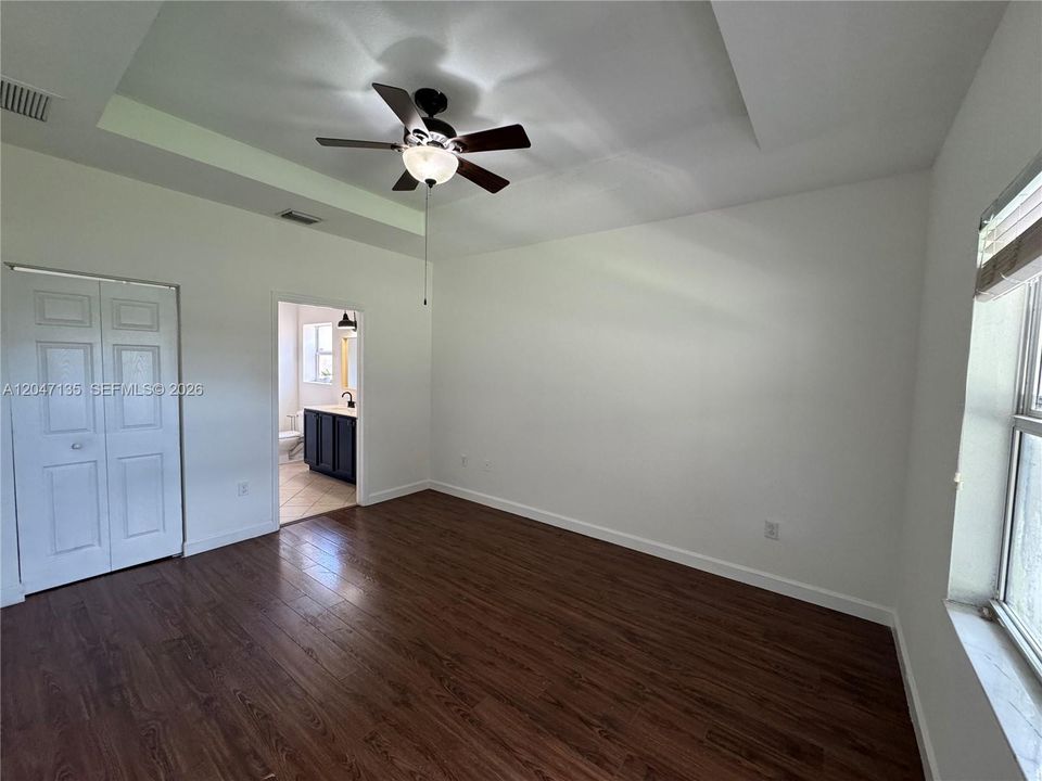 В аренду: $2,899 (3 спален, 2 ванн, 1430 Квадратных фут)