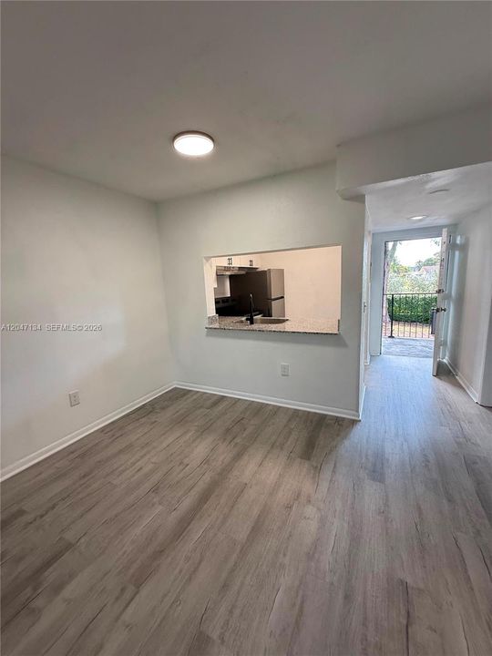 For Rent: $1,849 (2 beds, 1 baths, 725 Square Feet)
