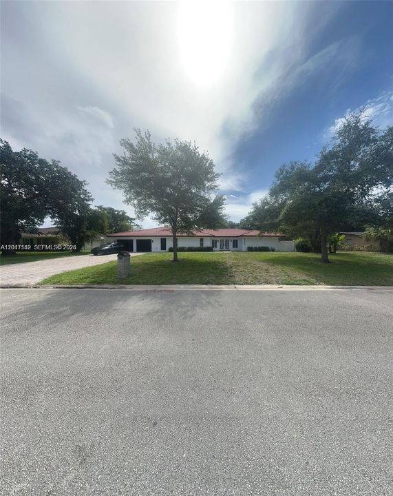 For Rent: $6,200 (4 beds, 3 baths, 4510 Square Feet)