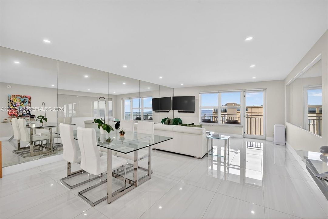 待售: $729,999 (2 贝兹, 2 浴室, 1202 平方英尺)
