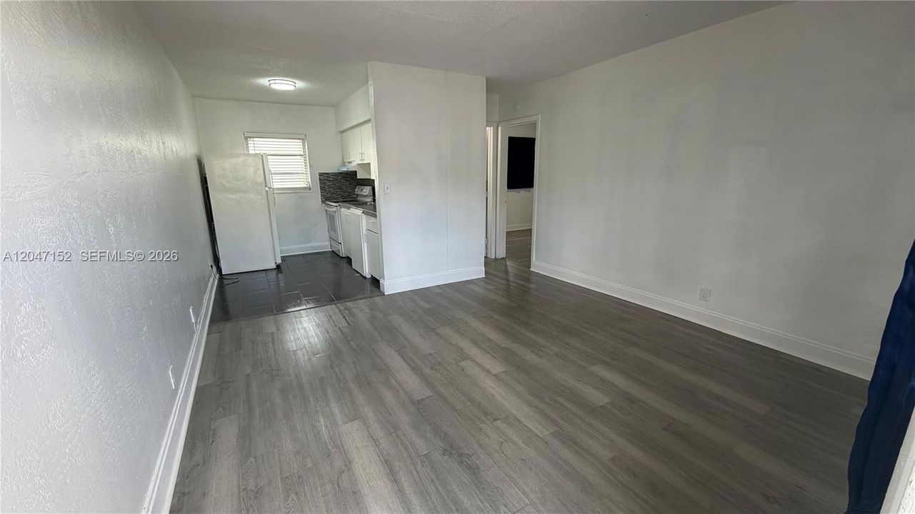 For Rent: $1,450 (1 beds, 1 baths, 650 Square Feet)
