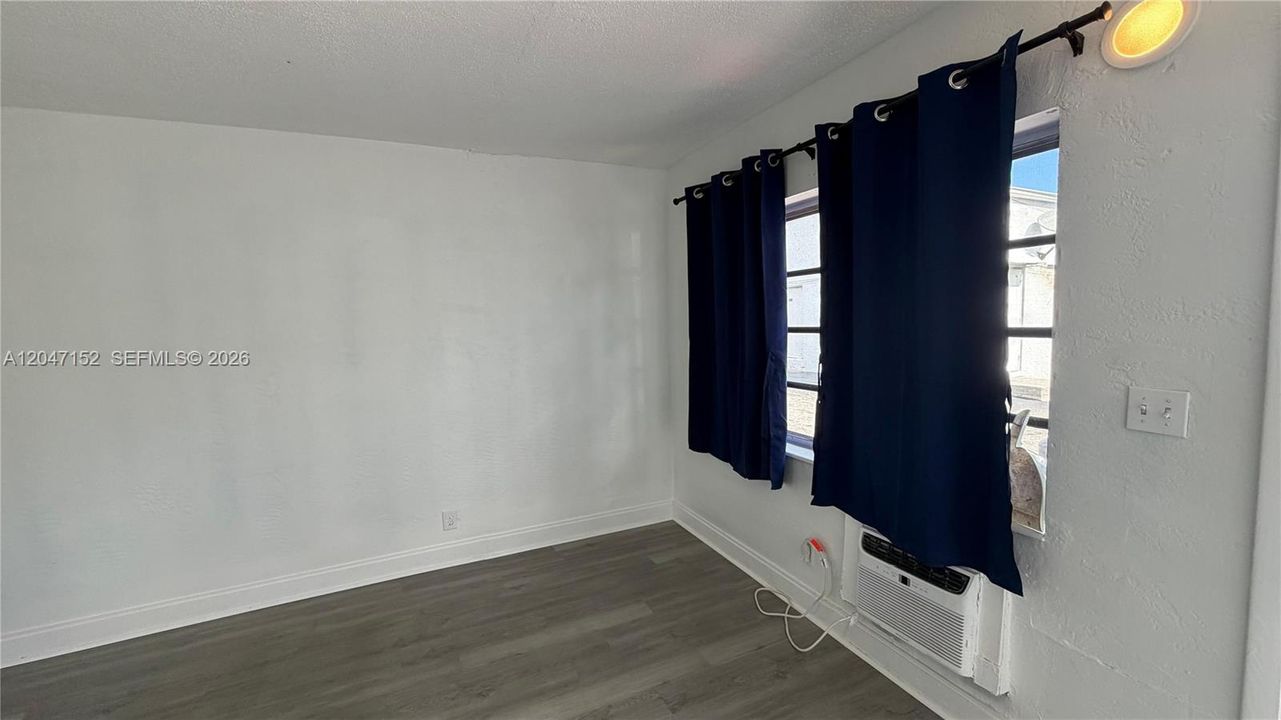 For Rent: $1,450 (1 beds, 1 baths, 650 Square Feet)