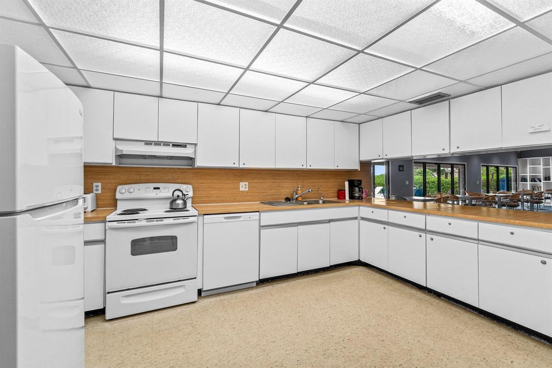 Lago Community Kitchen
