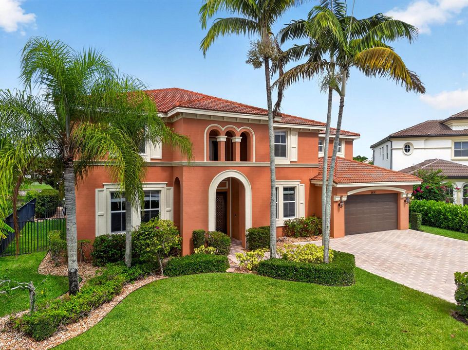 005_Front_Exterior_4
