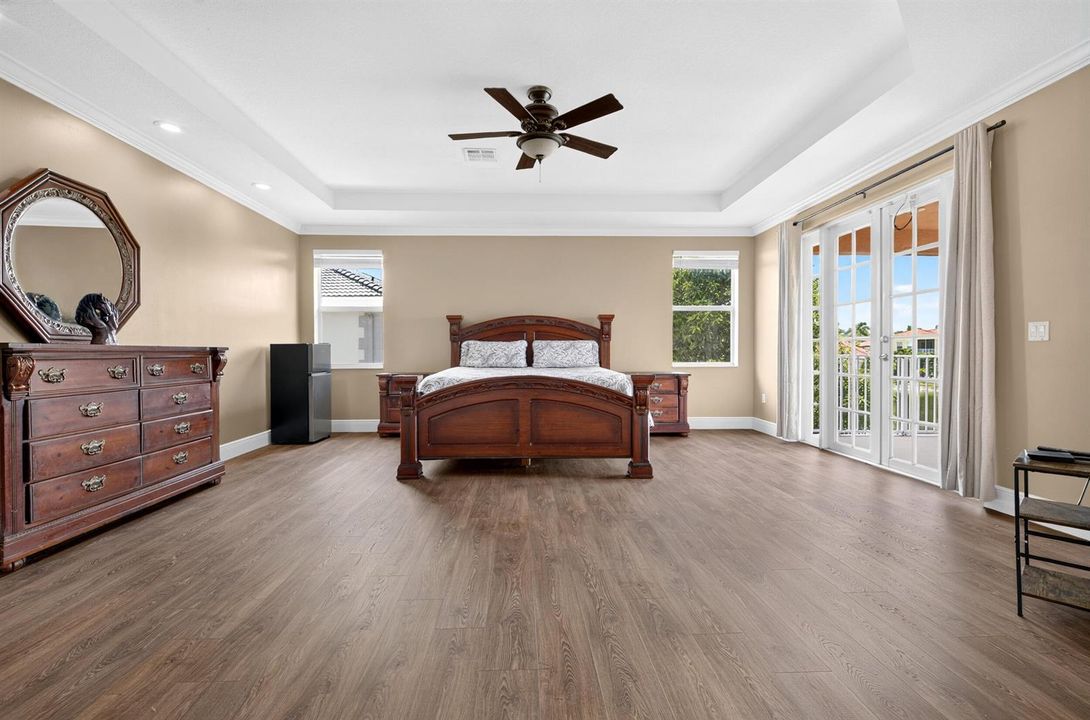 053_Primary_Bedroom