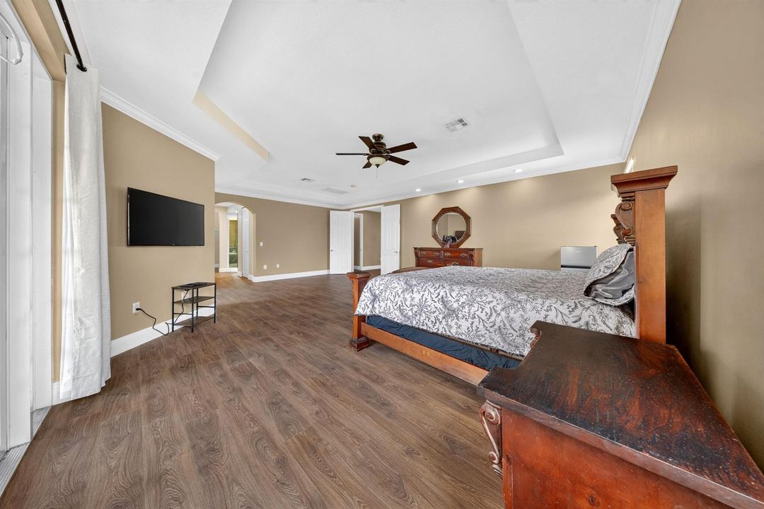 056_Primary_Bedroom_4
