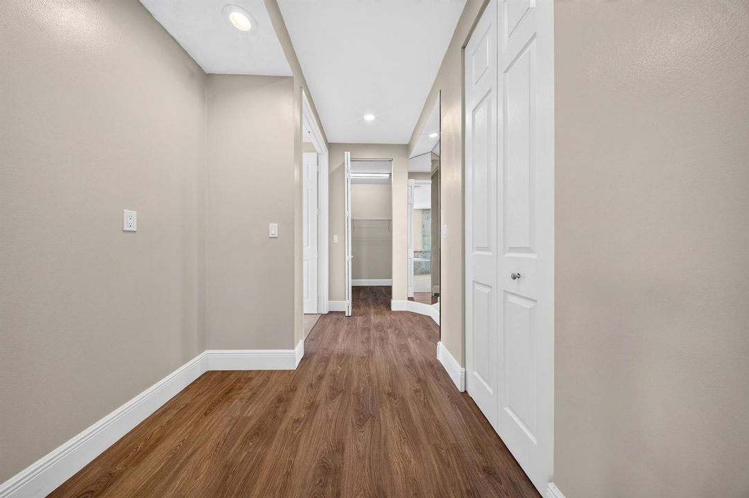 061_Primary_Suite_Hall_2