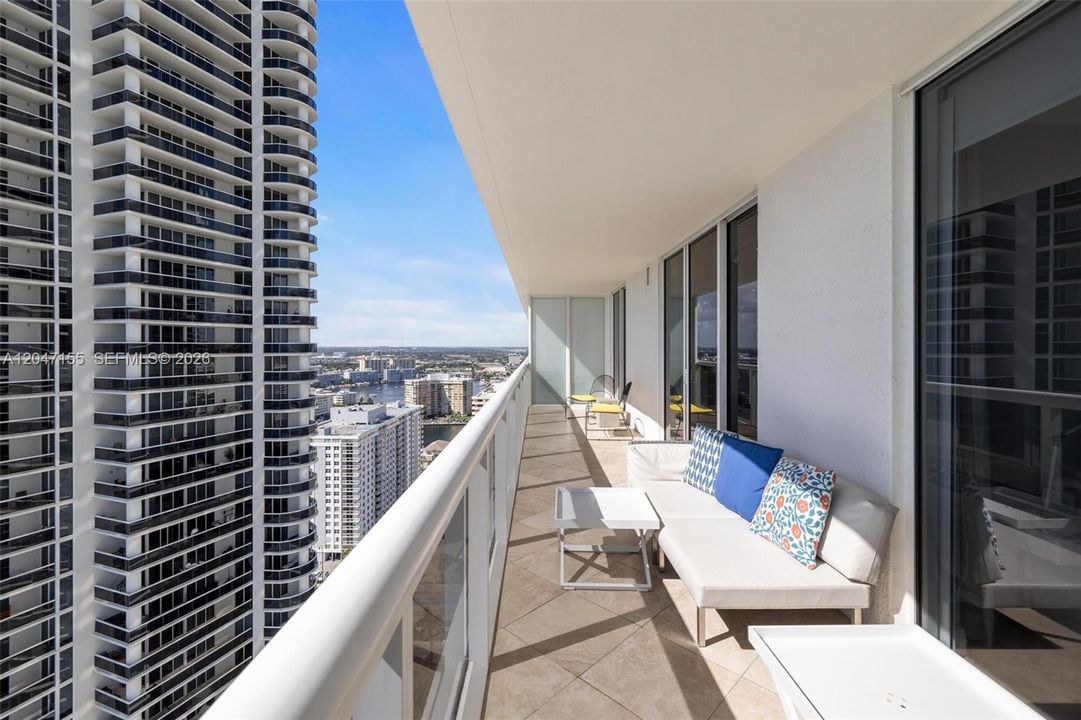 En Venta: $1,525,000 (3 camas, 3 baños, 1733 Pies cuadrados)