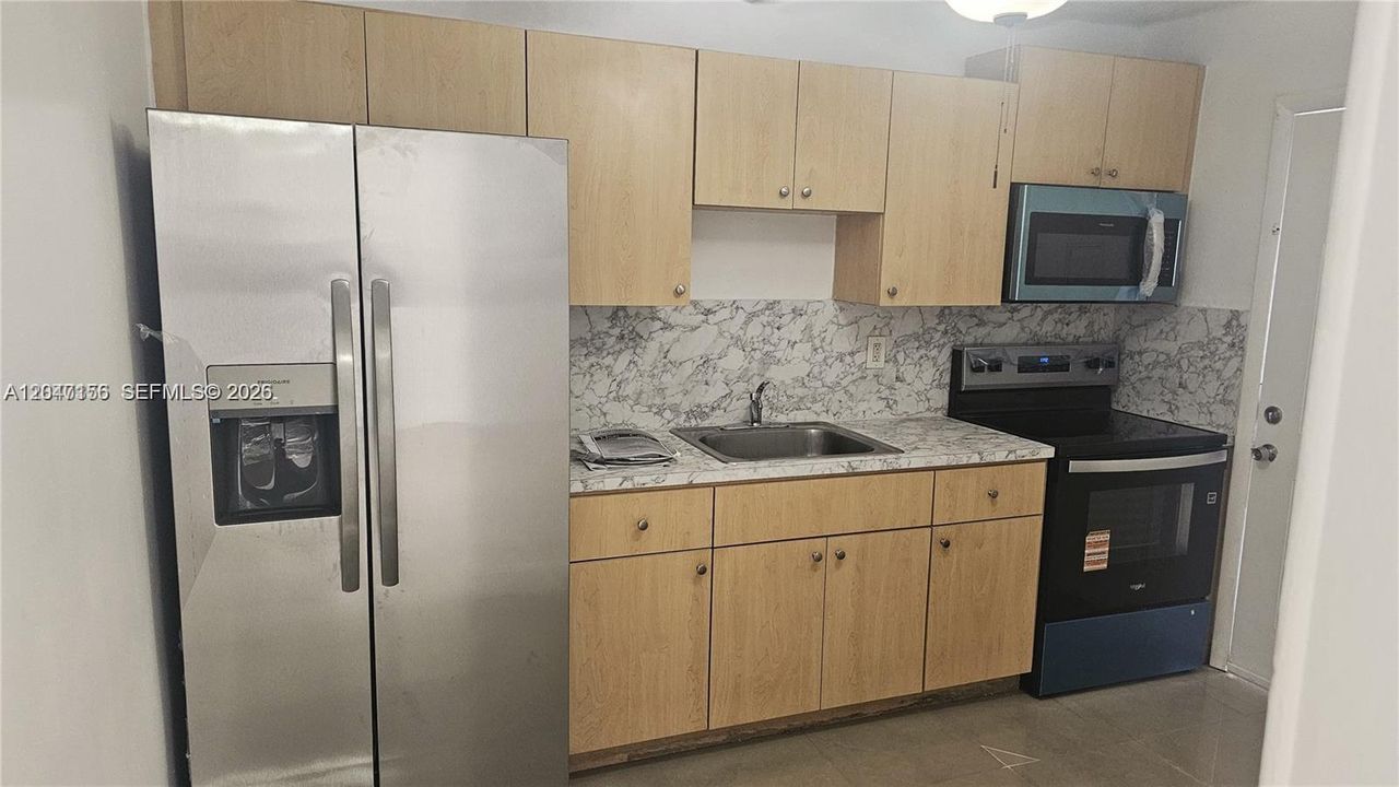 For Rent: $1,750 (2 beds, 1 baths, 700 Square Feet)