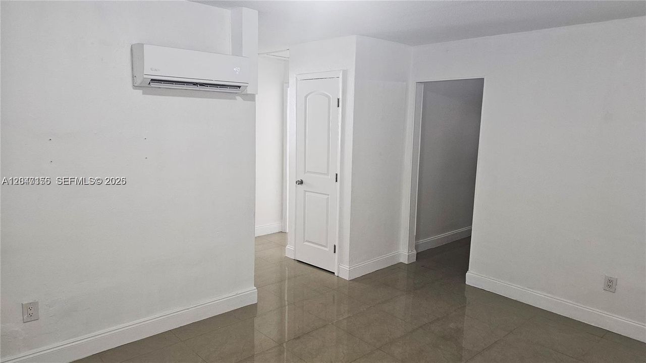For Rent: $1,750 (2 beds, 1 baths, 700 Square Feet)