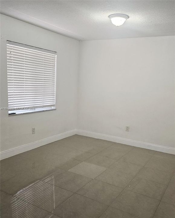 For Rent: $1,750 (2 beds, 1 baths, 700 Square Feet)