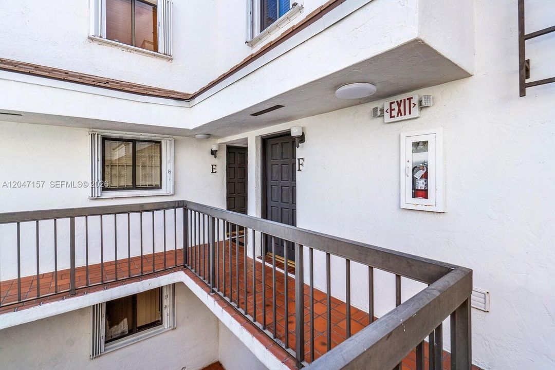 В аренду: $3,800 (2 спален, 2 ванн, 1355 Квадратных фут)