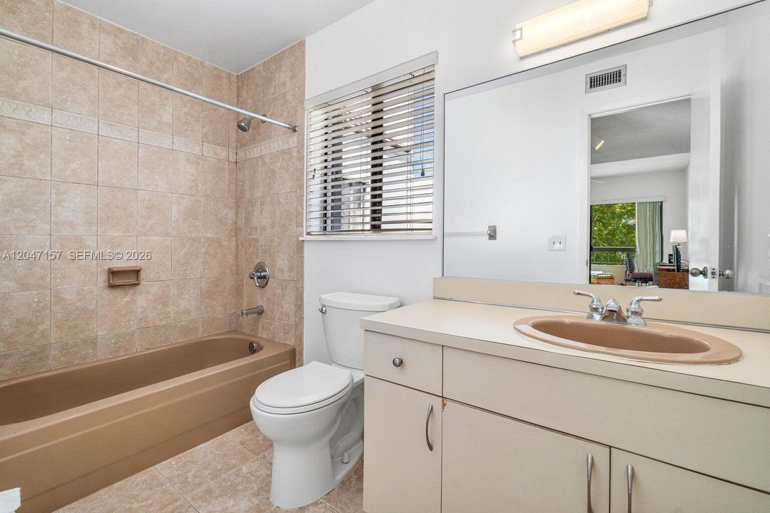 В аренду: $3,800 (2 спален, 2 ванн, 1355 Квадратных фут)