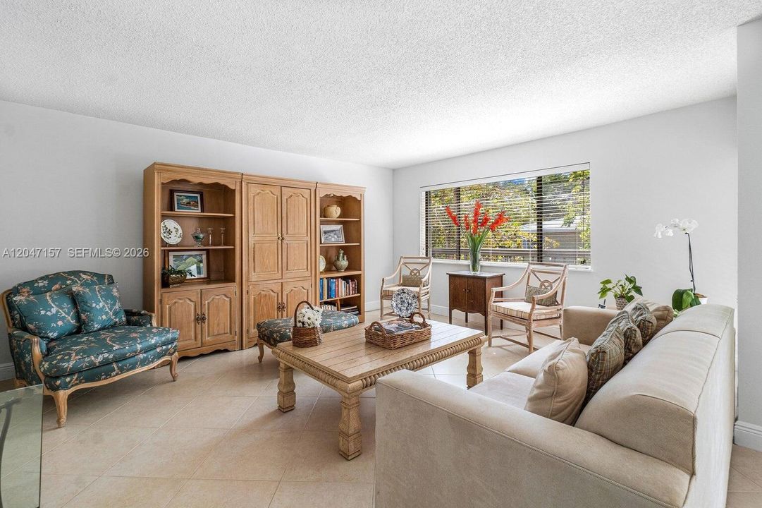 В аренду: $3,800 (2 спален, 2 ванн, 1355 Квадратных фут)