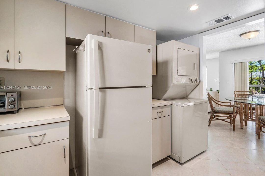 В аренду: $3,800 (2 спален, 2 ванн, 1355 Квадратных фут)